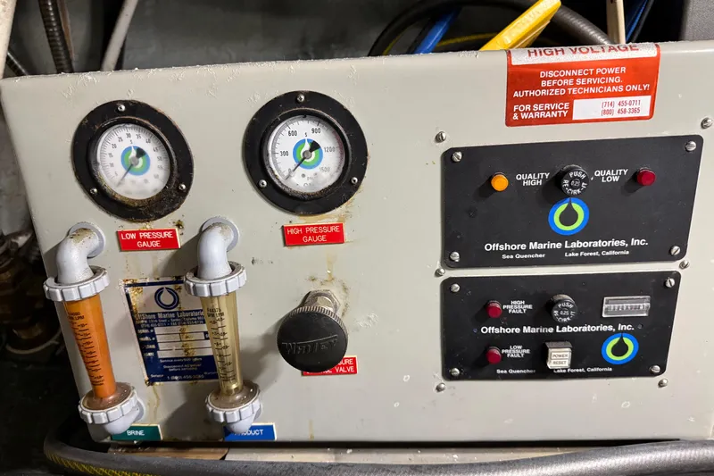 Lunasea Yacht Photos Pics Control panel with pressure gauges and labels on a 1996 Carver 500 Cockpit Motor Yacht.