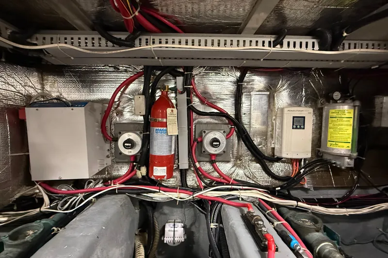 Lunasea Yacht Photos Pics Engine room wiring and equipment in a 1996 Carver 500 Cockpit Motor Yacht.