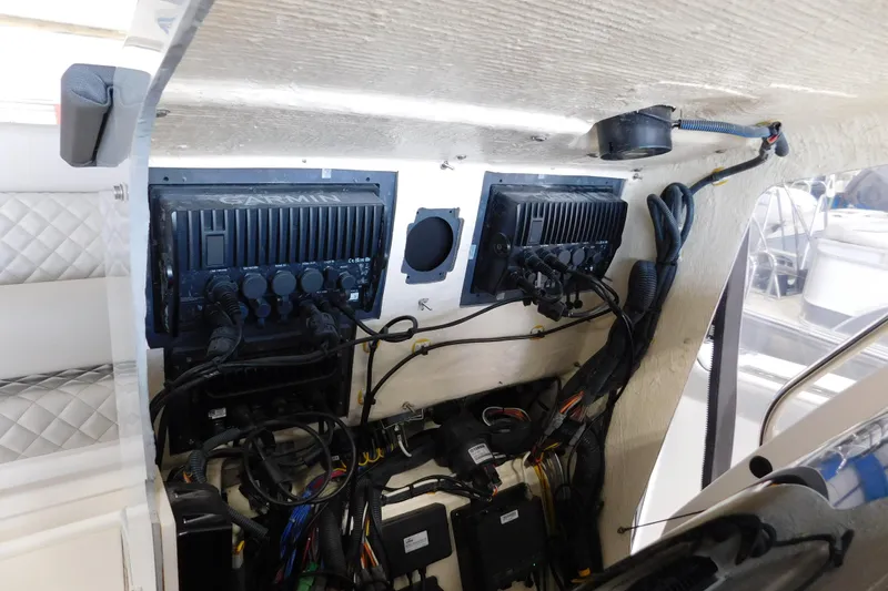 Three Point O.h. Yacht Photos Pics 2022 Pursuit S 328 Sport boat electronics and wiring setup.