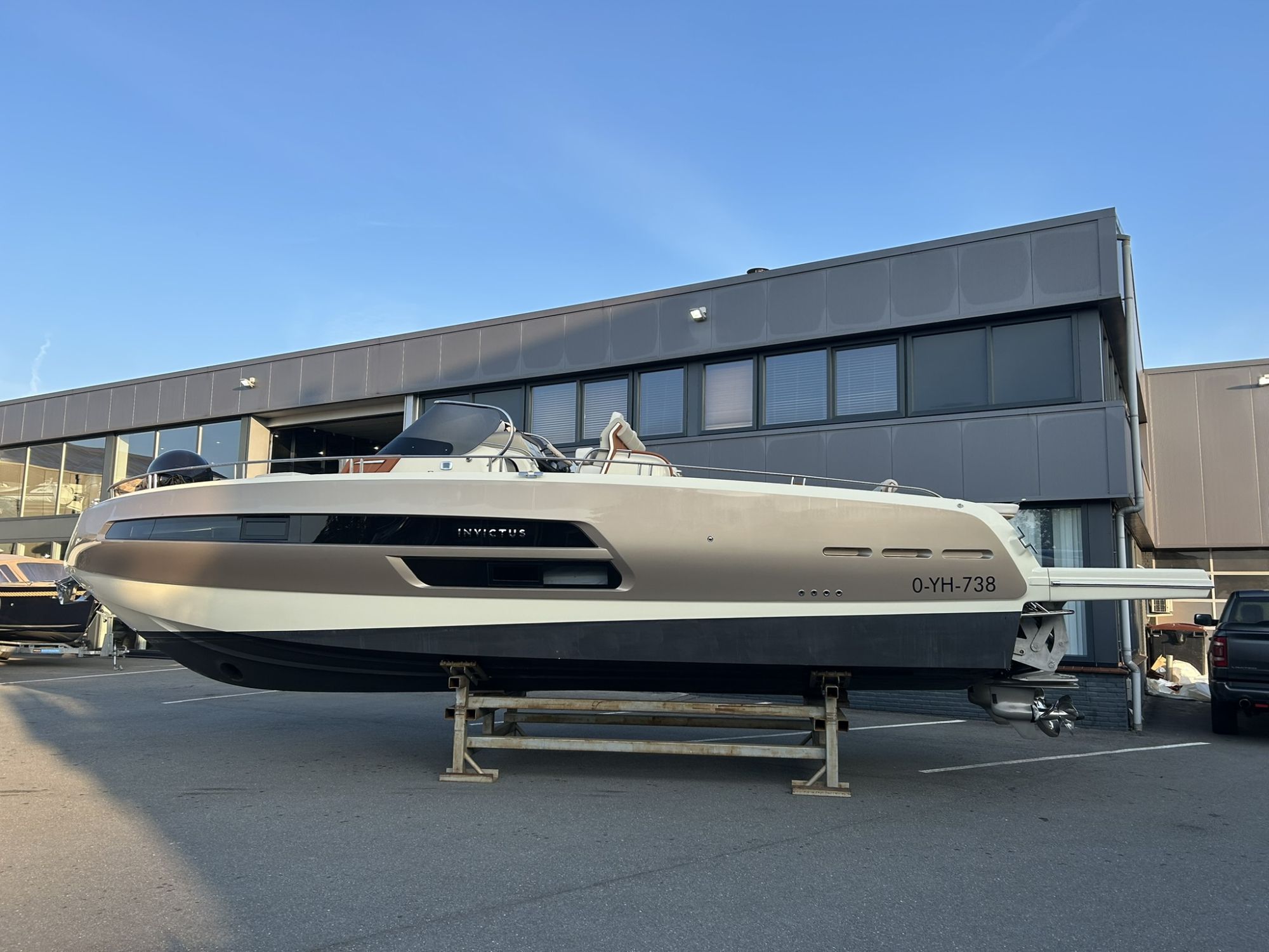 2024 Invictus Yachts Invictus 370 GT met 2x Volvo Penta D4 320 pk