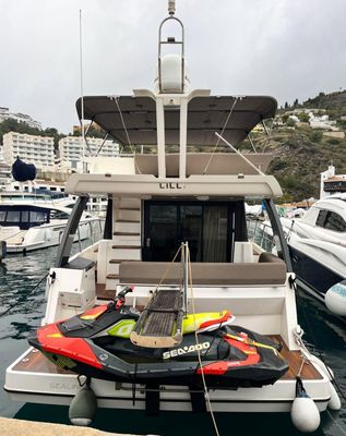 Yacht