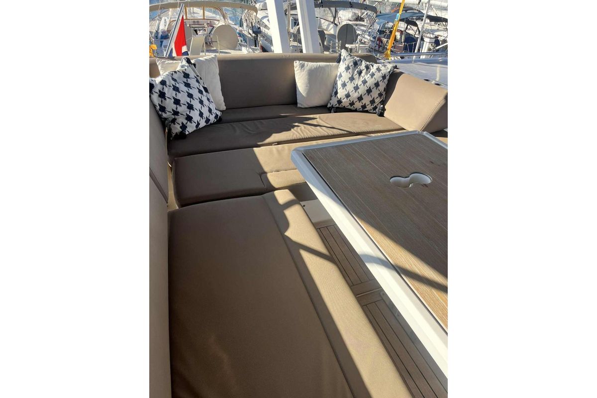 2011 Sealine 45 