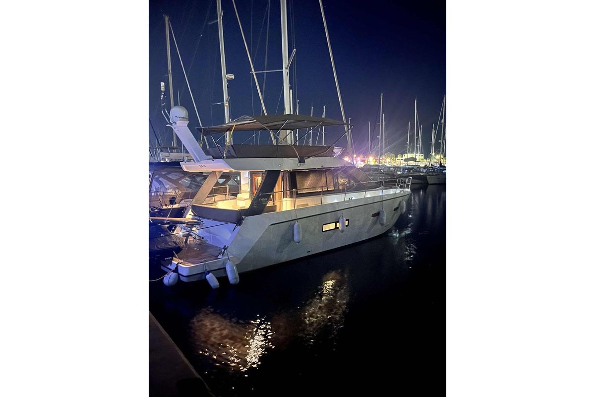 2011 Sealine 45 