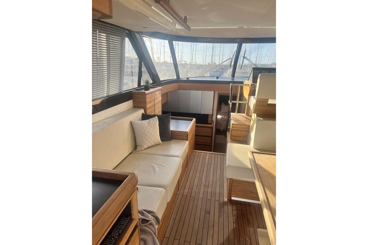2011 Sealine 45 