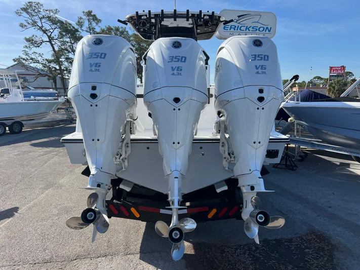  Yacht Photos Pics 2025 Contender 35 ST boat with triple 350 V6 engines, rear view.