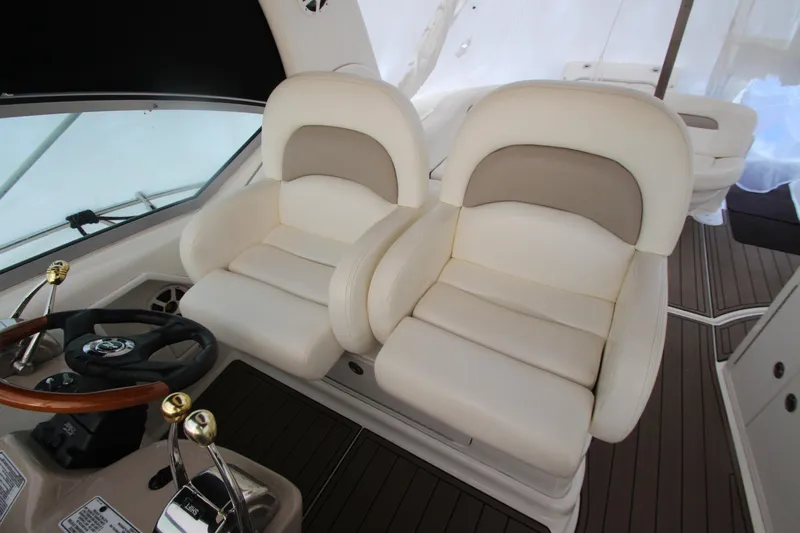  Yacht Photos Pics Captain's chairs and helm of 2005 Sea Ray 340 Sundancer yacht interior.