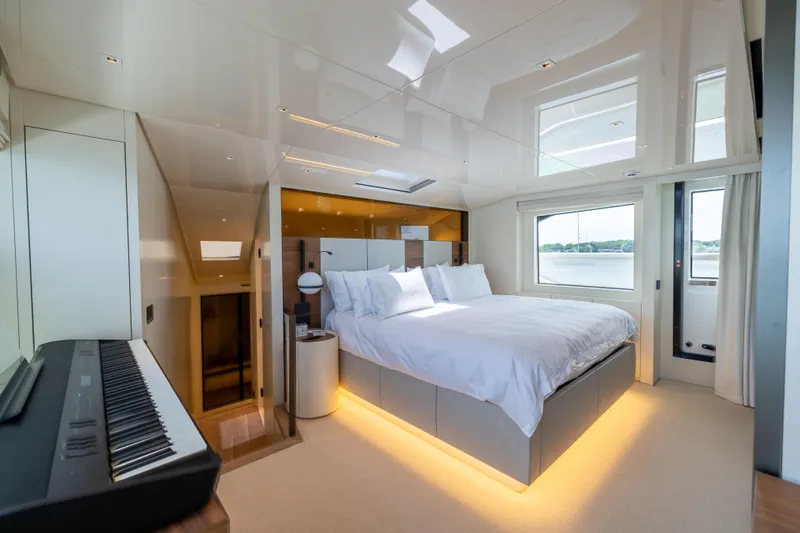 Sori San Lorenzo Yacht Photos Pics 