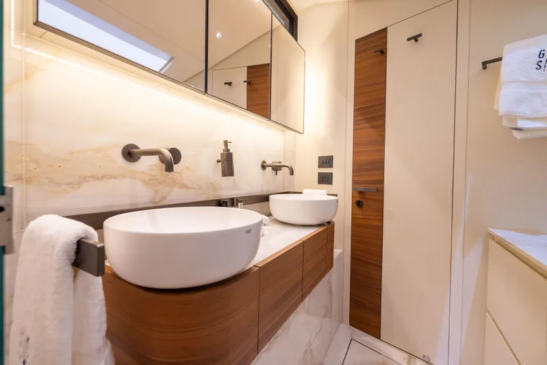 Sori San Lorenzo Yacht Photos Pics 