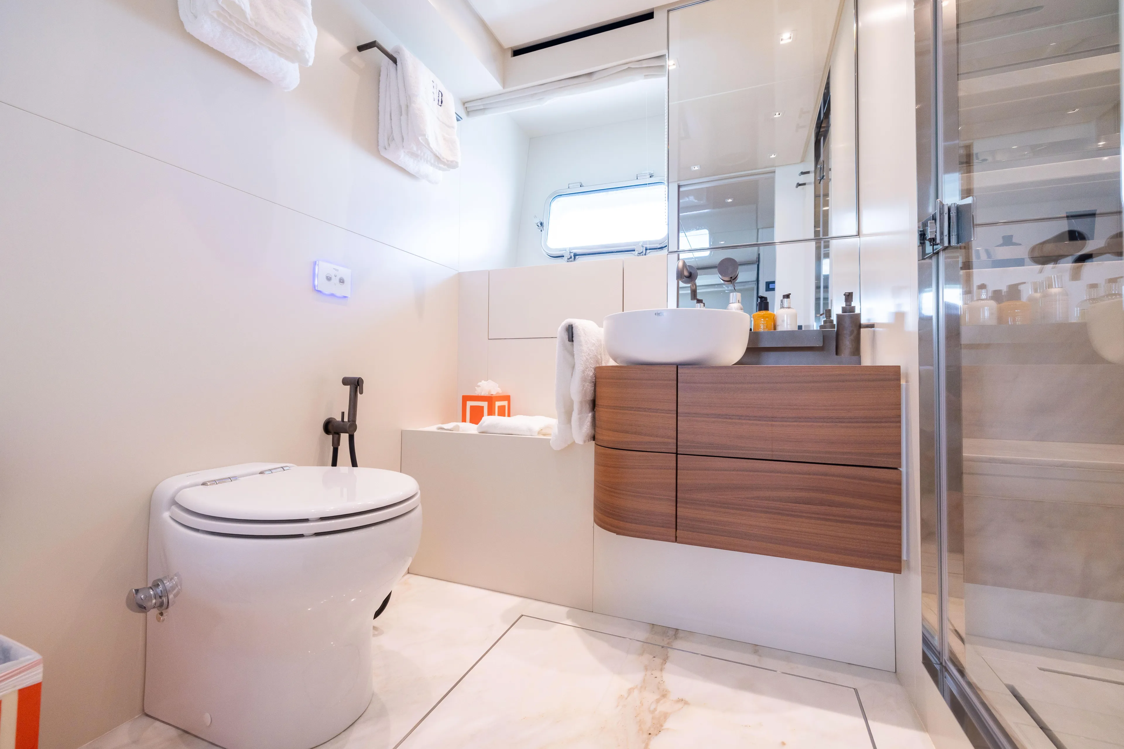 Sori San Lorenzo Yacht Photos Pics 