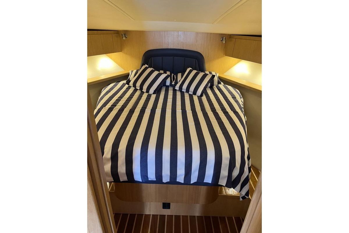 2004 Tiara Yachts 44 