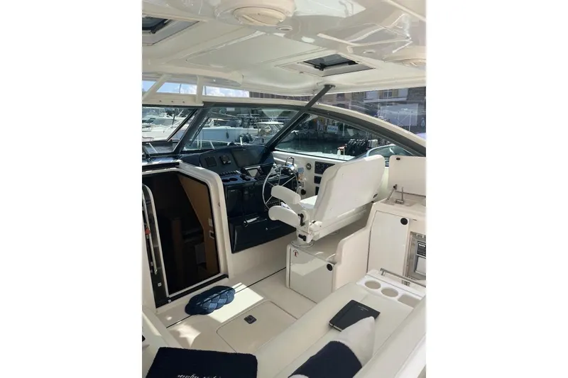  Yacht Photos Pics 2004 Tiara Yachts 4200 Open interior with helm, seating, and modern controls.