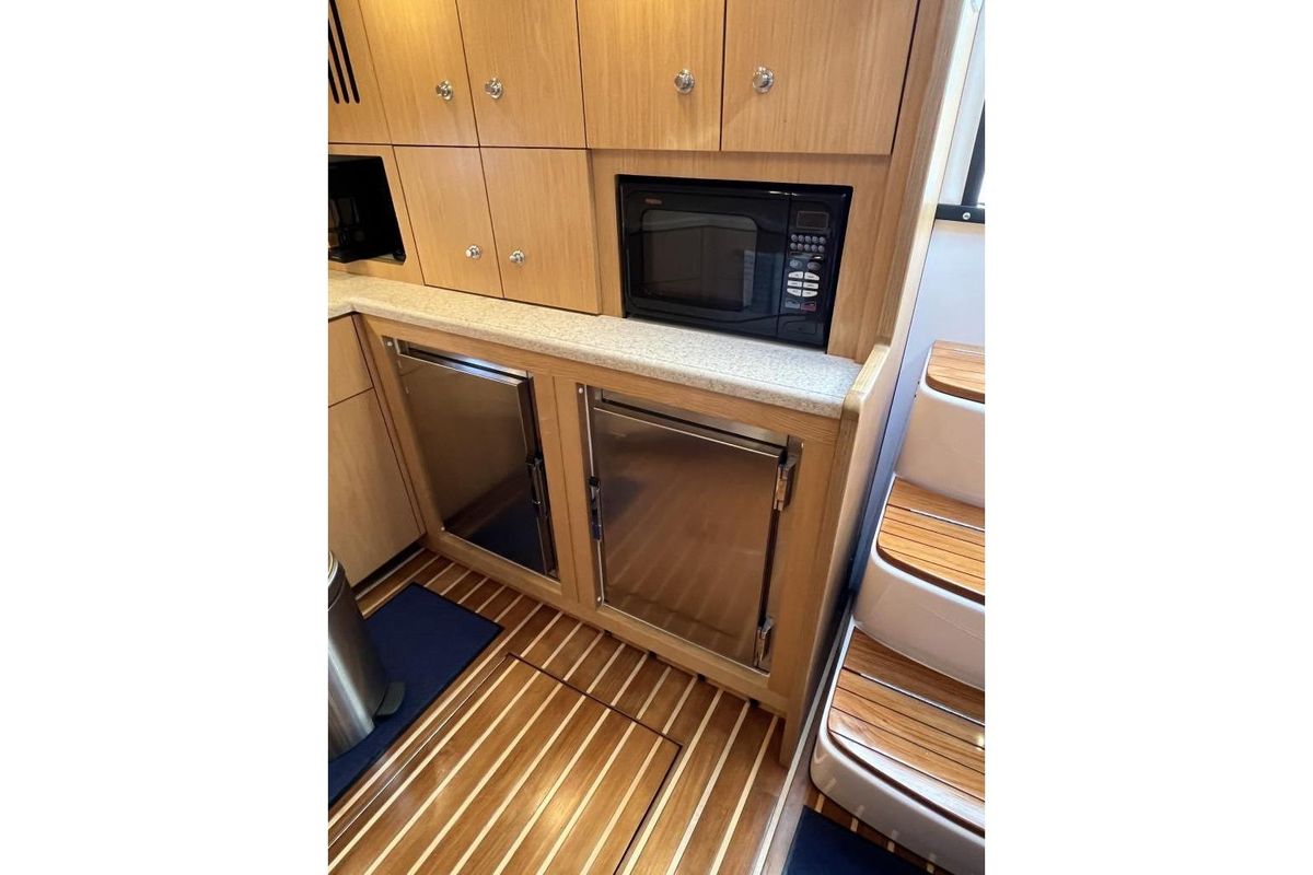 2004 Tiara Yachts 44 