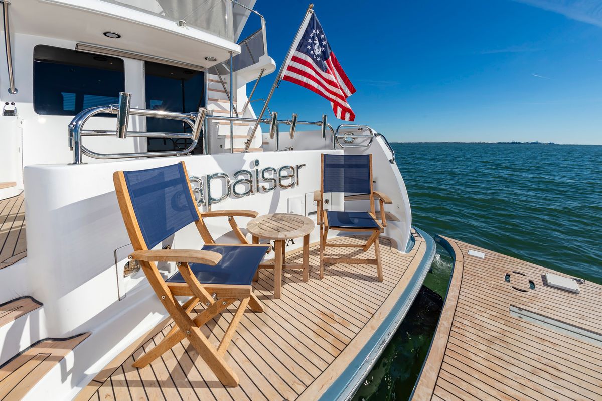 2005 Ocean Alexander 52 