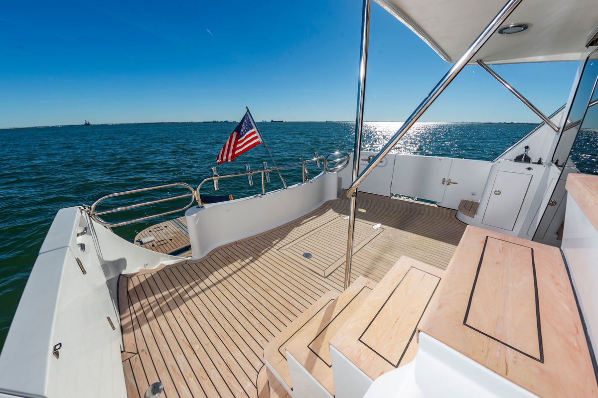 2005 Ocean Alexander 52 