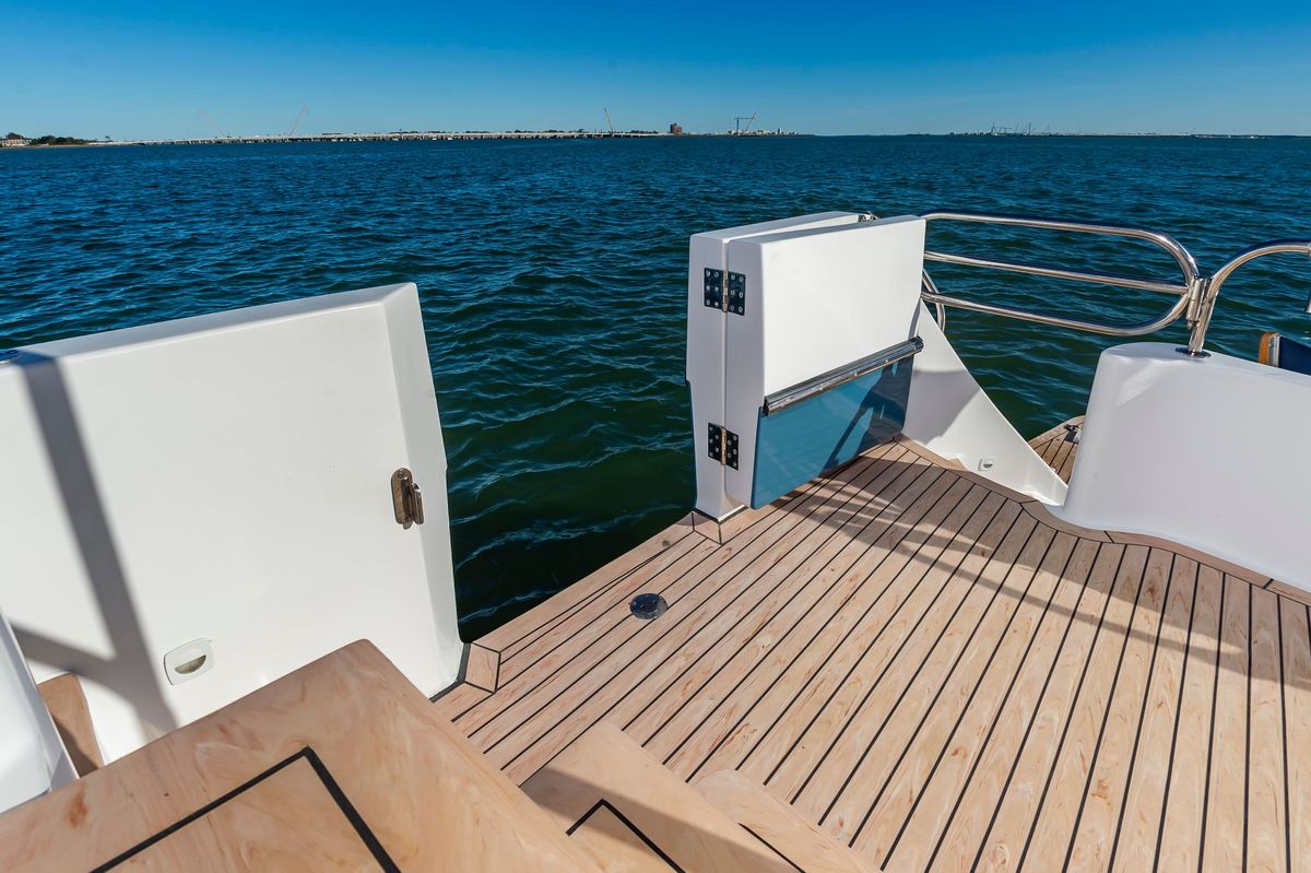 2005 Ocean Alexander 52 