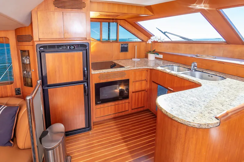 Apaiser Yacht Photos Pics 