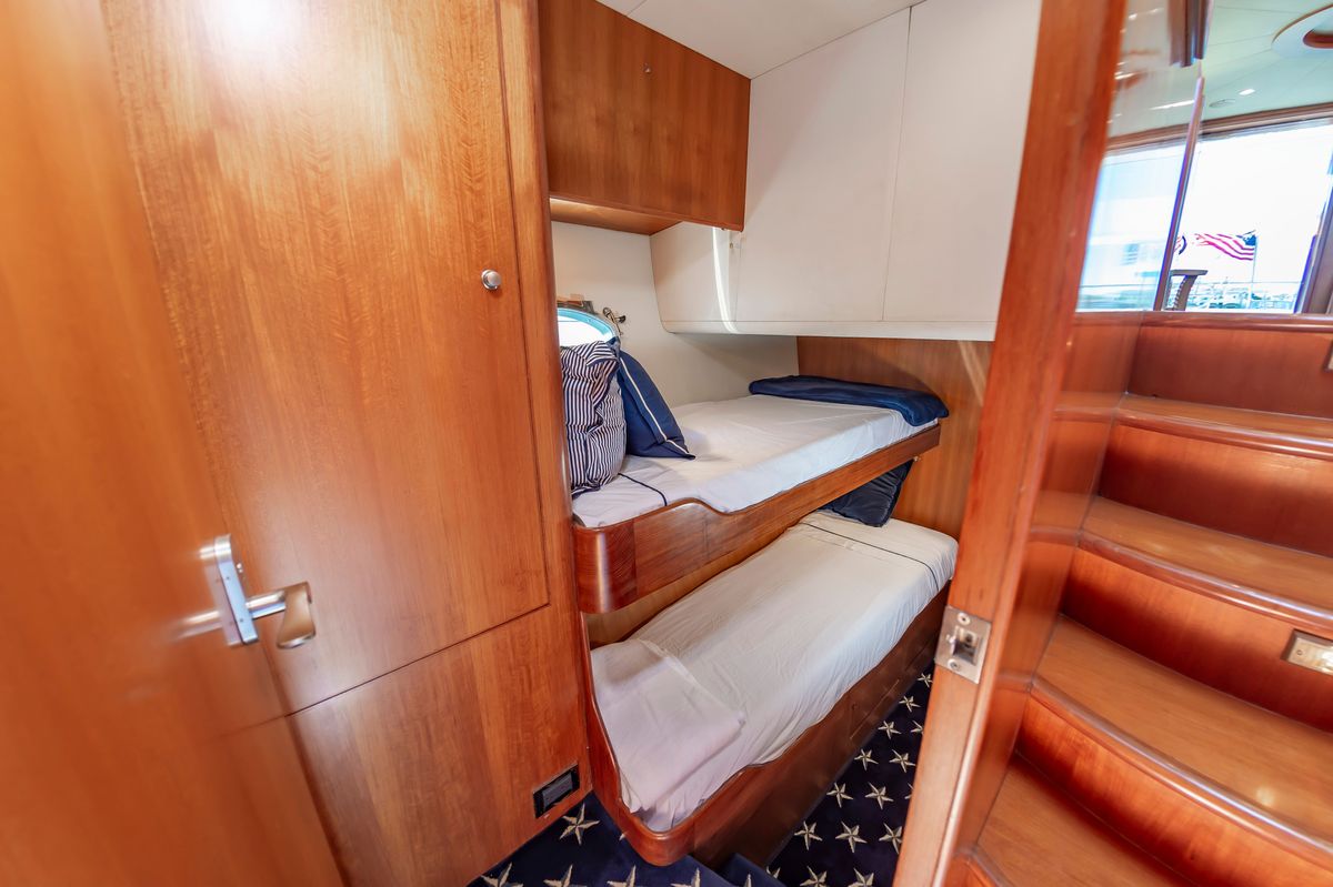 2005 Ocean Alexander 52 