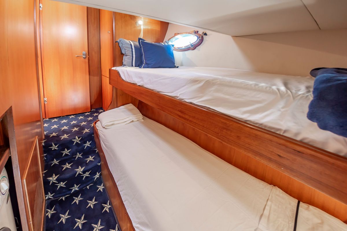 2005 Ocean Alexander 52 