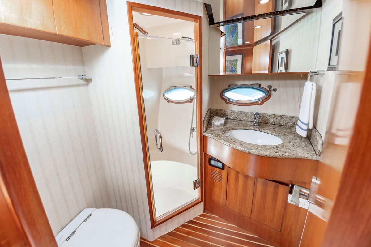 2005 Ocean Alexander 52 