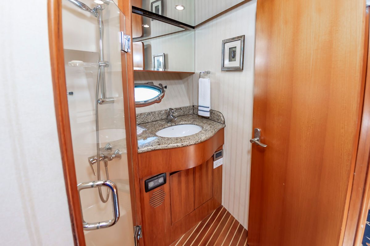 2005 Ocean Alexander 52 