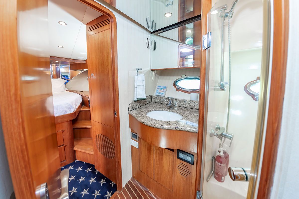 2005 Ocean Alexander 52 