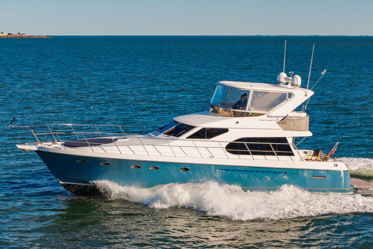 2005 Ocean Alexander 52 