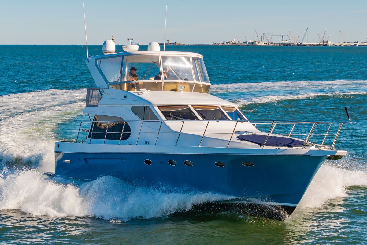 2005 Ocean Alexander 52 