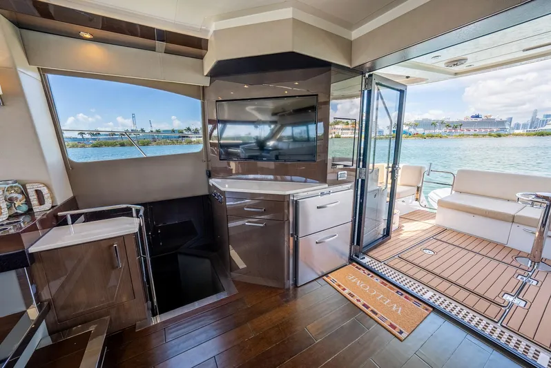 Roll Tide II Yacht Photos Pics 