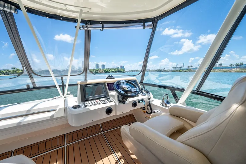 Roll Tide II Yacht Photos Pics 