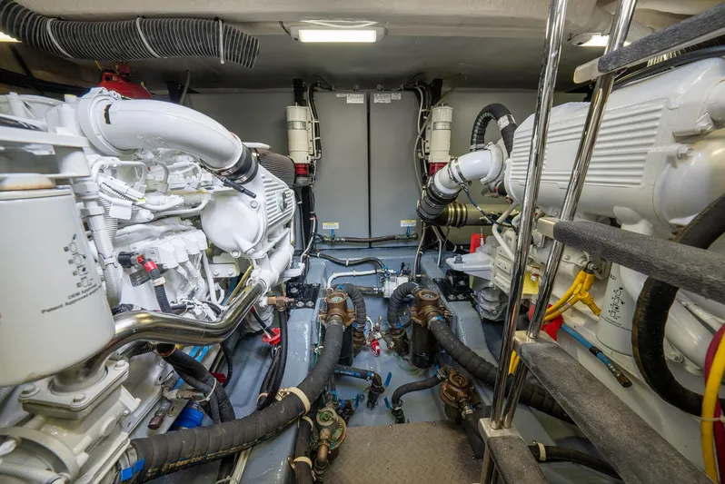 Roll Tide II Yacht Photos Pics 