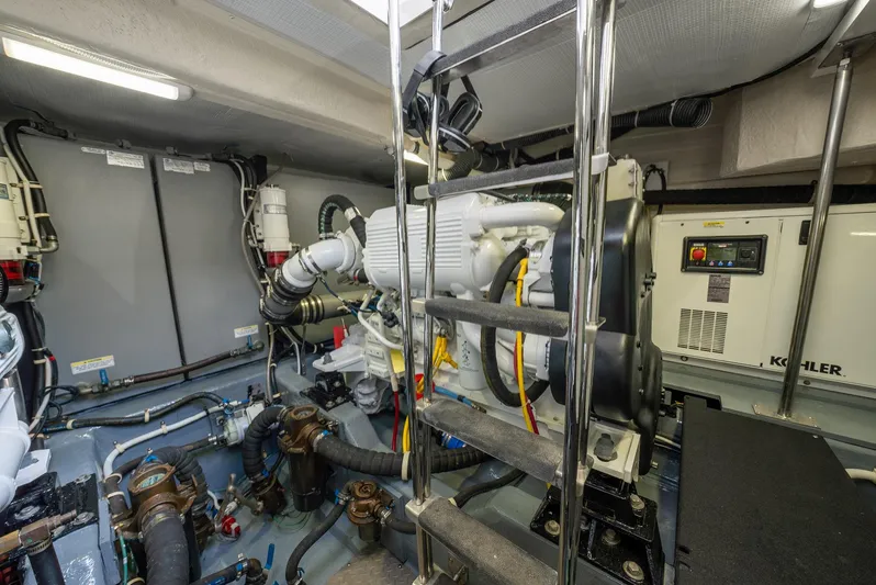 Roll Tide II Yacht Photos Pics 