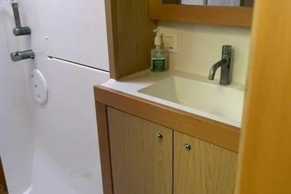 Zun Zun Yacht Photos Pics Bathroom interior of 2014 Lagoon 39 yacht with sink and shower.