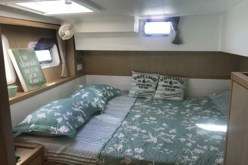 Zun Zun Yacht Photos Pics Cozy bedroom in 2014 Lagoon 39 yacht with floral bedding and decorative pillows.