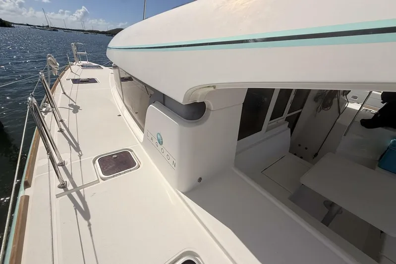 Zun Zun Yacht Photos Pics 2014 Lagoon 39 catamaran deck with ocean view and clear skies.