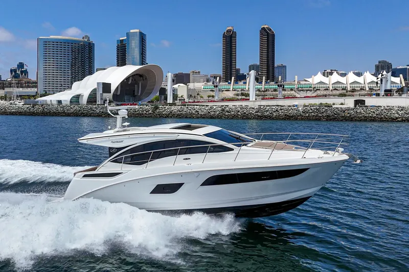  Yacht Photos Pics 2017 Sea Ray Sundancer 400 yacht cruising near a modern city skyline.