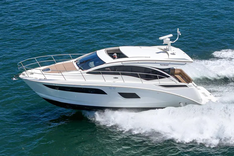  Yacht Photos Pics 2017 Sea Ray Sundancer 400 cruising on open water, showcasing sleek design and luxury features.