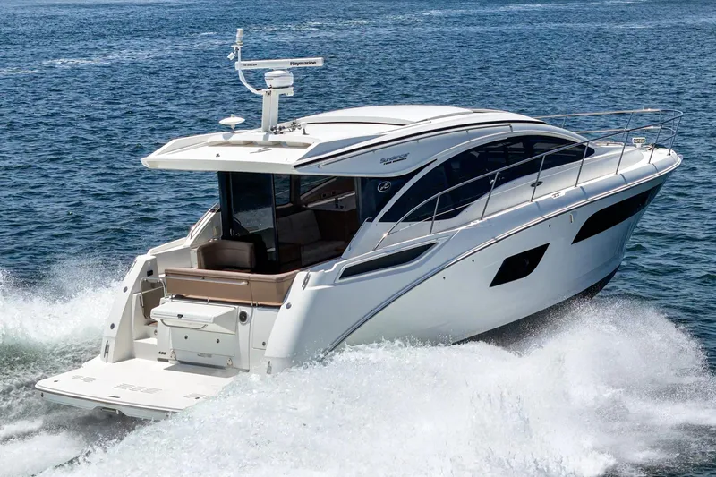  Yacht Photos Pics 2017 Sea Ray Sundancer 400 cruising on open water, showcasing sleek design and luxury features.