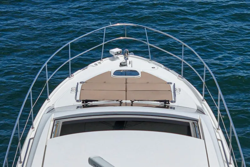  Yacht Photos Pics 2017 Sea Ray Sundancer 400 yacht bow on open water.