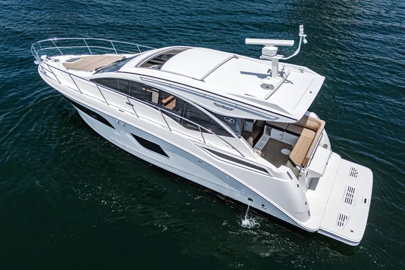  Yacht Photos Pics 2017 Sea Ray Sundancer 400 yacht cruising on open water.