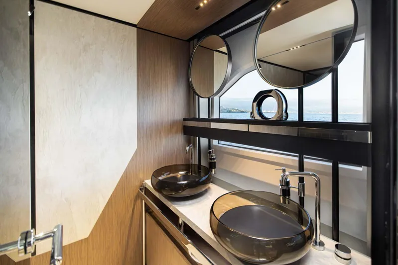 Siri Linn Yacht Photos Pics FERRETTI YACHTS 720 - 2022 - SIRI LINN