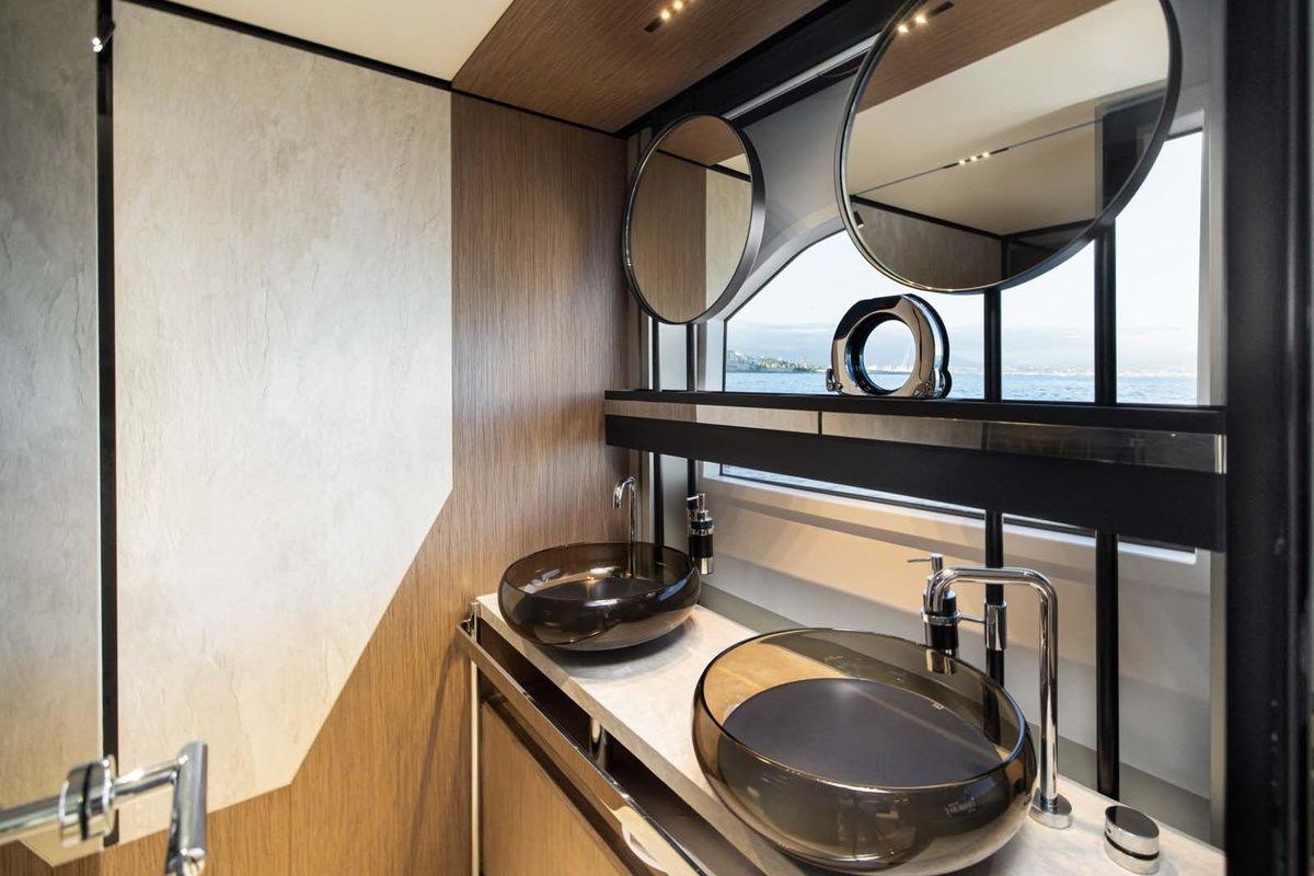 2022 Ferretti Yachts 68 