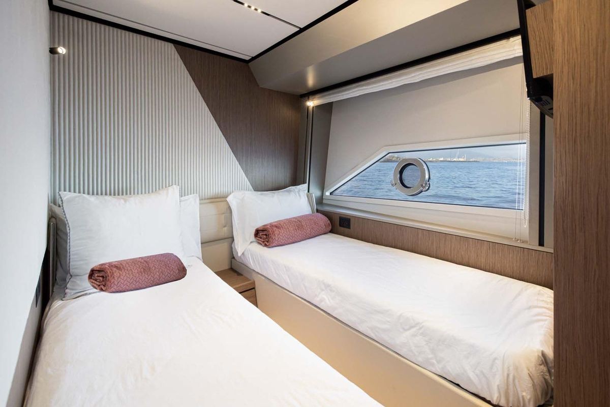 2022 Ferretti Yachts 68 