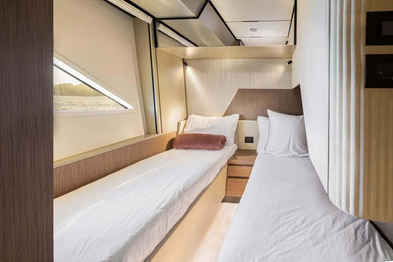 Siri Linn Yacht Photos Pics FERRETTI YACHTS 720 - 2022 - SIRI LINN