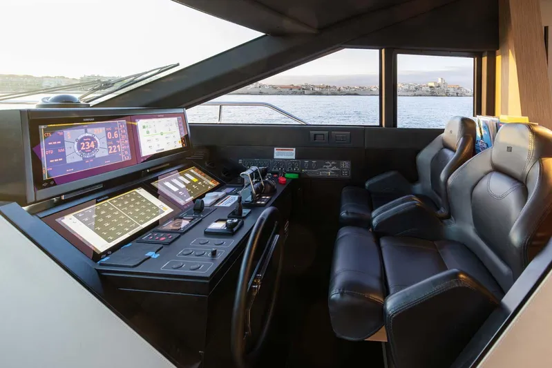 Siri Linn Yacht Photos Pics FERRETTI YACHTS 720 - 2022 - SIRI LINN