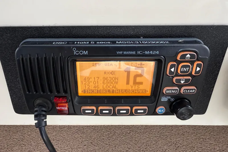 Hula Moon Yacht Photos Pics VHF marine radio on 2006 Mainship 34 Trawler, Icom IC-M424 model, displaying coordinates.