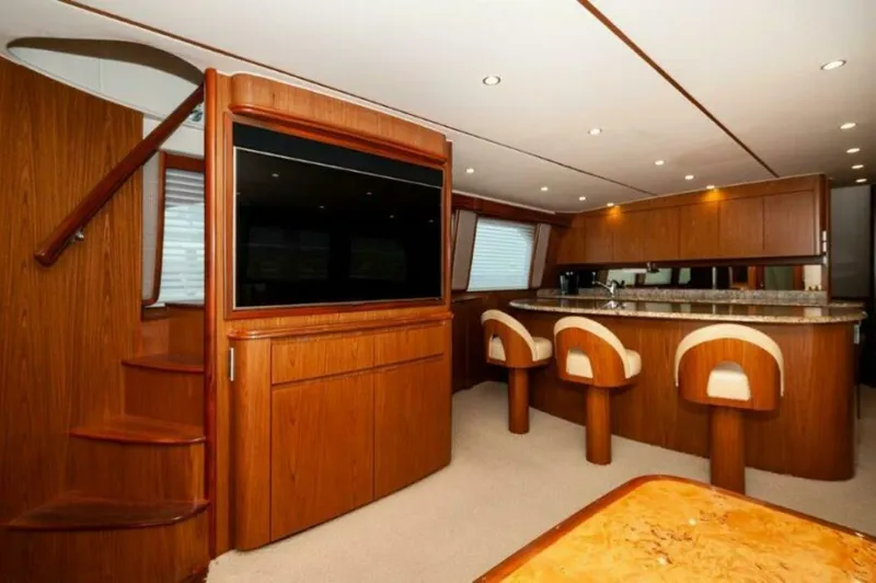 Reel Dangerous Yacht Photos Pics 2012 76 Viking Sky Bridge REEL DANGEROUS Salon (1)