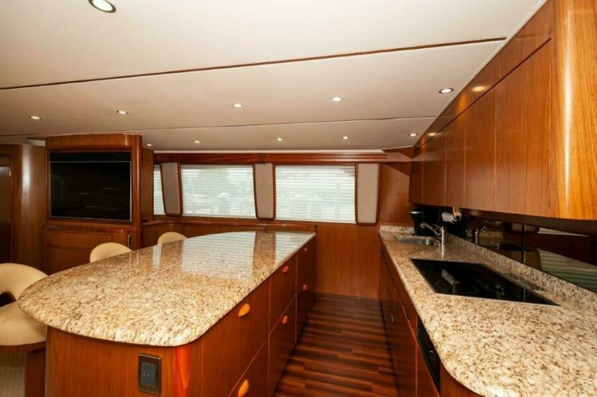 2012 Viking 76 