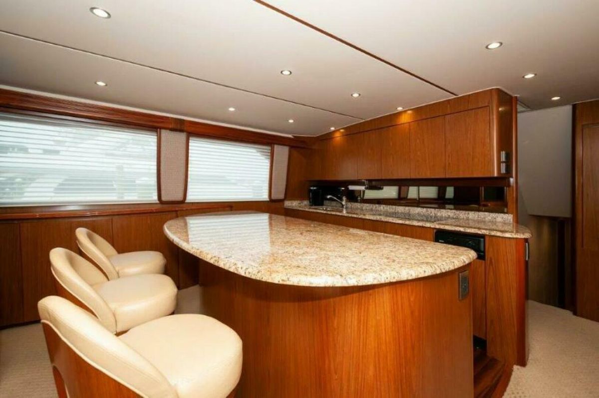 2012 Viking 76 