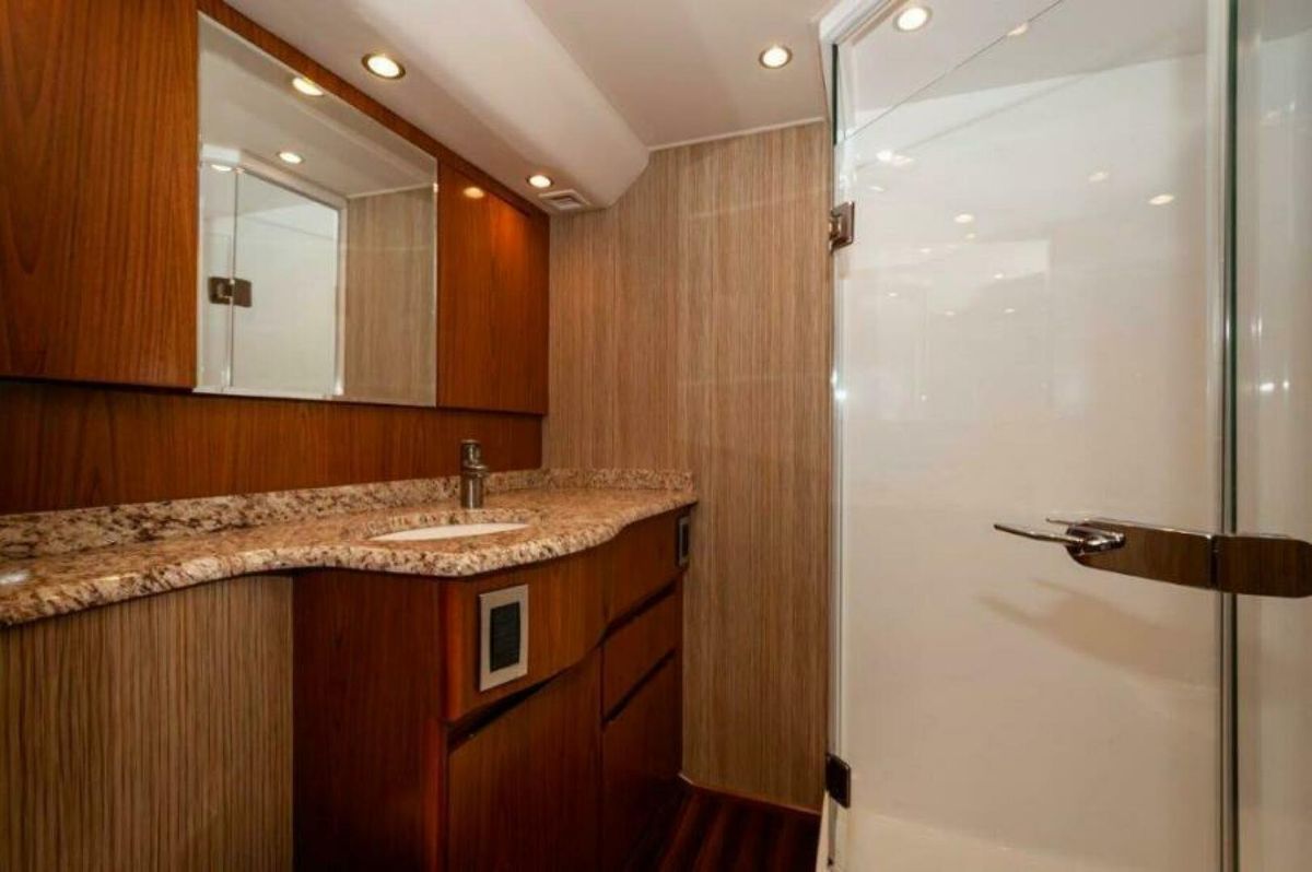 2012 Viking 76 