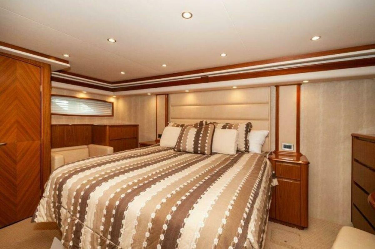 2012 Viking 76 